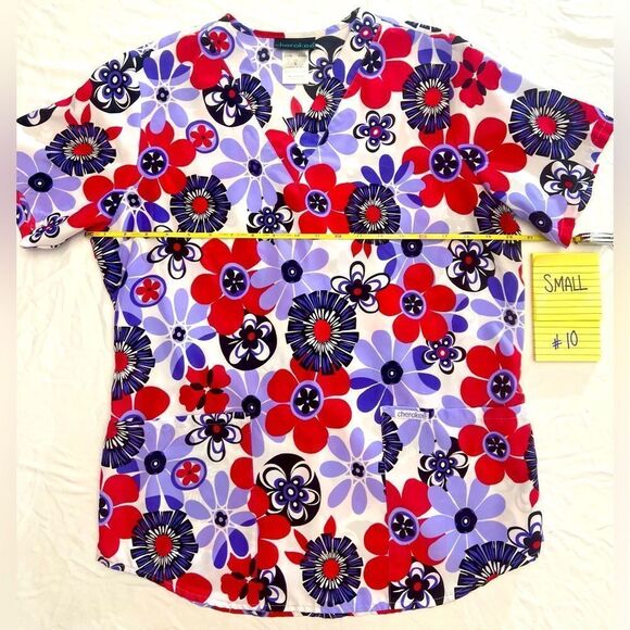 Bright floral small scrub top with tie - Picture 2 of 9